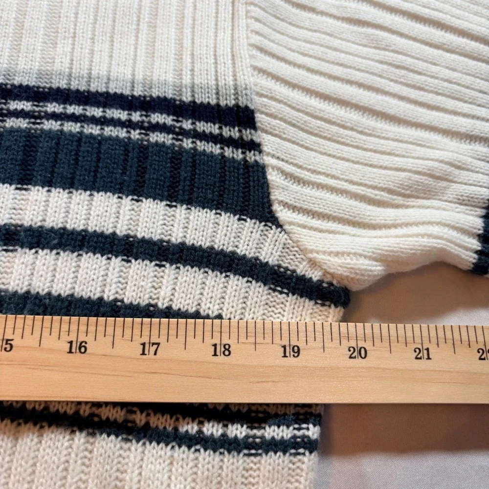 Xtremegear Striped Ribbed Knit Sweater Men Medium Cream Navy Blue Crewneck Pullo